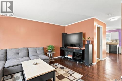 30 102 Pawlychenko Lane, Saskatoon, SK - Indoor Photo Showing Living Room