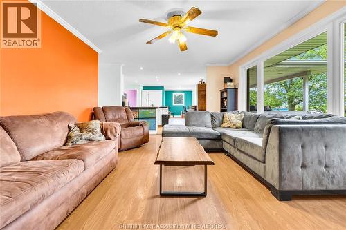 9745 Eberts Line, Chatham-Kent, ON - Indoor Photo Showing Living Room