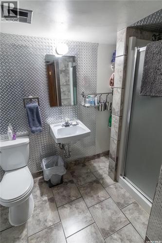 3708 Lakeview Avenue, Regina, SK - Indoor Photo Showing Bathroom