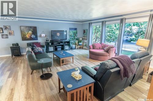 3708 Lakeview Avenue, Regina, SK - Indoor Photo Showing Living Room