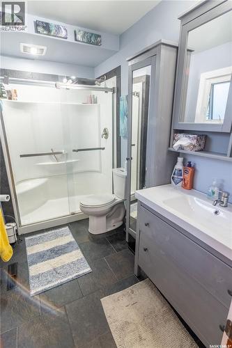 3708 Lakeview Avenue, Regina, SK - Indoor Photo Showing Bathroom