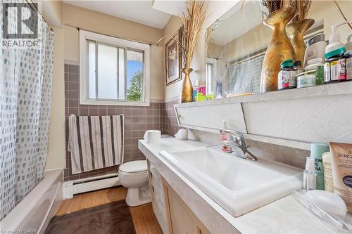 101 Secord Avenue, Kitchener, ON - Indoor Photo Showing Bathroom