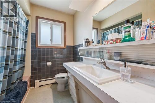 101 Secord Avenue, Kitchener, ON - Indoor Photo Showing Bathroom