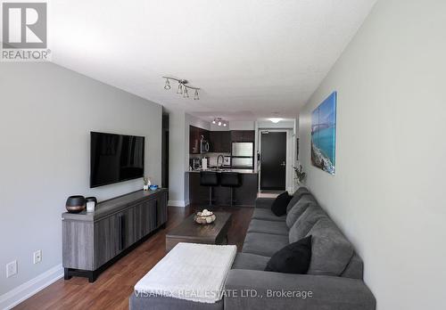 210 - 20 North Park Road, Vaughan, ON - Indoor Photo Showing Living Room