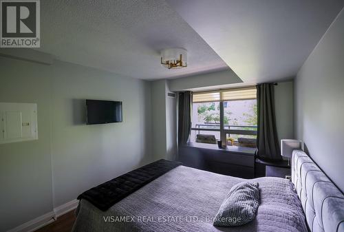 210 - 20 North Park Road, Vaughan, ON - Indoor Photo Showing Bedroom