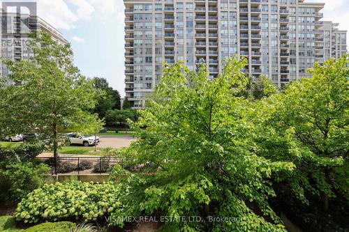 210 - 20 North Park Road, Vaughan, ON - Outdoor