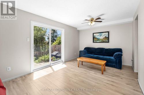 52 Baneberry Crescent, Ottawa, ON - Indoor Photo Showing Living Room