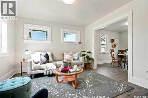 1117 Kilburn Avenue, Saskatoon, SK - Indoor Photo Showing Living Room