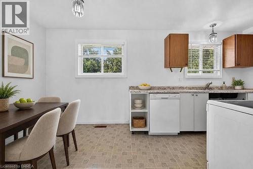 5371 Riverside Drive, Burlington, ON - Indoor