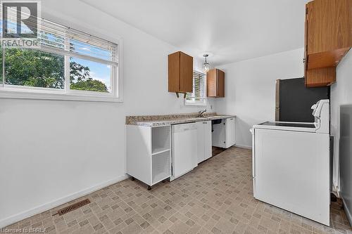 5371 Riverside Drive, Burlington, ON - Indoor Photo Showing Kitchen