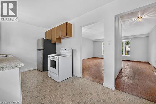 5371 Riverside Drive, Burlington, ON - Indoor Photo Showing Kitchen