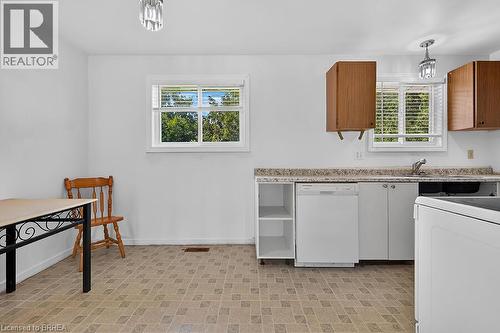 5371 Riverside Drive, Burlington, ON - Indoor Photo Showing Kitchen