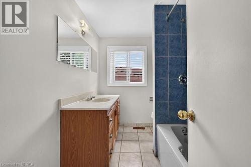5371 Riverside Drive, Burlington, ON - Indoor Photo Showing Bathroom