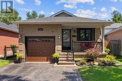 1464 TROWBRIDGE DRIVE  Oshawa, ON L1G 7R7