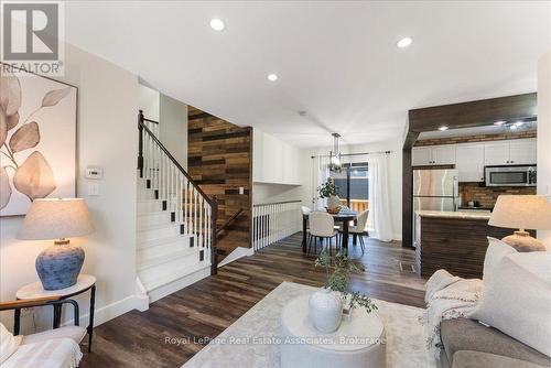 1464 Trowbridge Drive, Oshawa, ON - Indoor Photo Showing Living Room