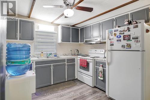 1A - 1429 Sheffield Road, Hamilton, ON - Indoor Photo Showing Kitchen