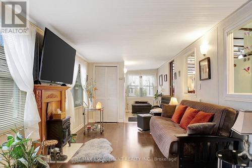 1A - 1429 Sheffield Road, Hamilton, ON - Indoor Photo Showing Living Room