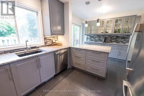 3 Seth Private, Ottawa, ON - Indoor Photo Showing Kitchen With Upgraded Kitchen