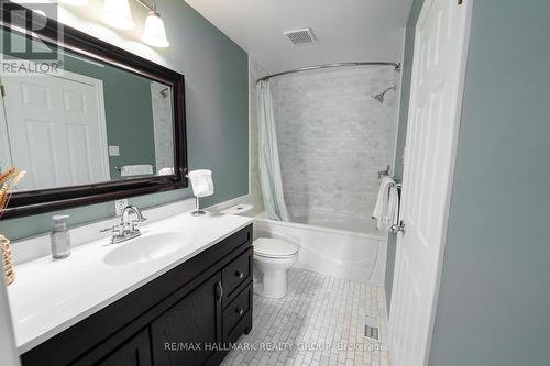 3 Seth Private, Ottawa, ON - Indoor Photo Showing Bathroom