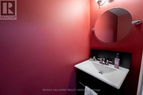 3 Seth Private, Ottawa, ON - Indoor Photo Showing Bathroom