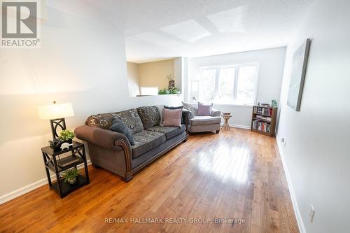 3 Seth Private, Ottawa, ON - Indoor Photo Showing Living Room