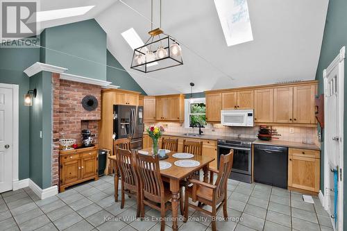 3744 Flos 4 Road W, Springwater, ON - Indoor