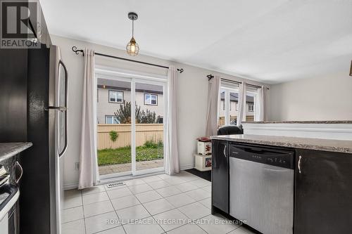 414 Meadowhawk Crescent, Ottawa, ON - Indoor Photo Showing Kitchen