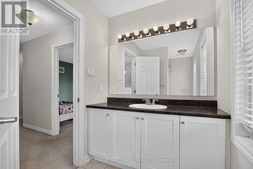 414 Meadowhawk Crescent, Ottawa, ON - Indoor Photo Showing Bathroom