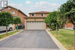 8 BALLYCASTLE CRESCENT Brampton, ON L6Z 2V5