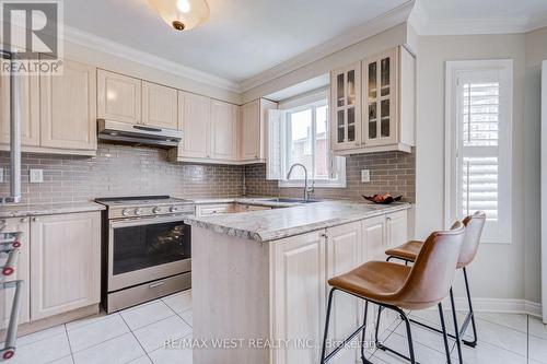 8 Ballycastle Crescent, Brampton, ON - Indoor Photo Showing Kitchen With Upgraded Kitchen