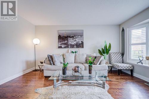8 Ballycastle Crescent, Brampton, ON - Indoor Photo Showing Living Room