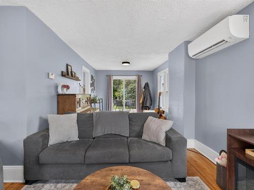 361 Kent Street, Charlottetown, PE - Indoor Photo Showing Living Room