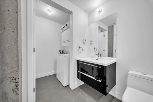 Bathroom - 307-4599 Av. Clanranald, Montréal (Côte-Des-Neiges/Notre-Dame-De-Grâce), QC - Indoor Photo Showing Bathroom