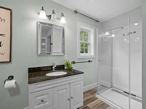 53 Parkside Drive, Charlottetown, PE - Indoor Photo Showing Bathroom