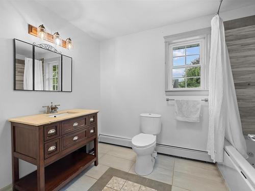 53 Parkside Drive, Charlottetown, PE - Indoor Photo Showing Bathroom