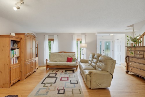 Salon - 401 Ch. Lamarche, L'Ange-Gardien, QC - Indoor Photo Showing Living Room