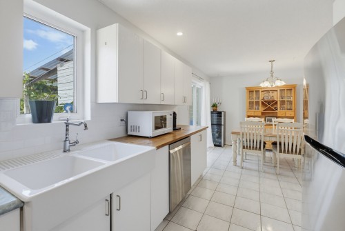 Cuisine - 401 Ch. Lamarche, L'Ange-Gardien, QC - Indoor Photo Showing Kitchen With Double Sink
