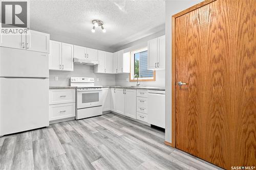 205 Imperial Street, Saskatoon, SK - Indoor Photo Showing Kitchen
