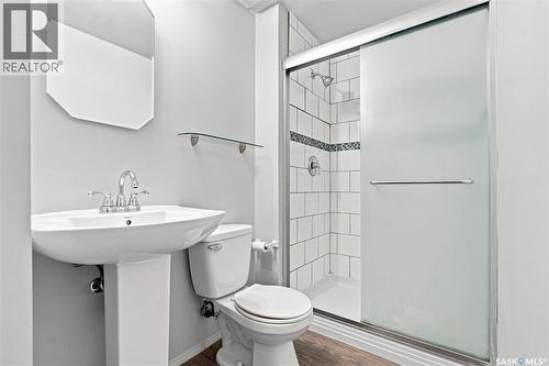 205 Imperial Street, Saskatoon, SK - Indoor Photo Showing Bathroom