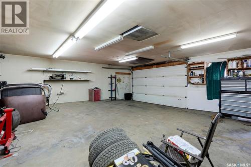 205 Imperial Street, Saskatoon, SK - Indoor Photo Showing Garage