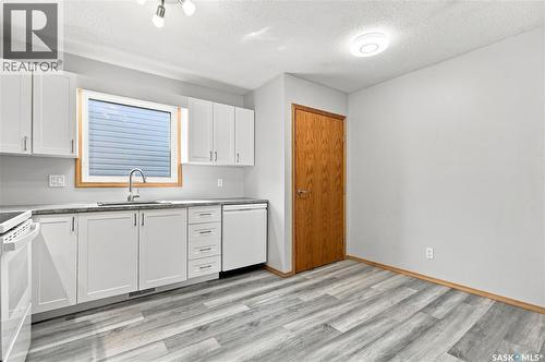 205 Imperial Street, Saskatoon, SK - Indoor Photo Showing Kitchen