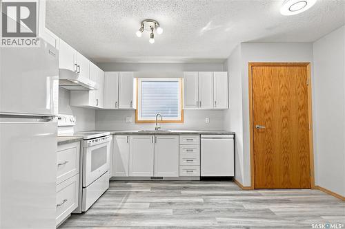205 Imperial Street, Saskatoon, SK - Indoor Photo Showing Kitchen