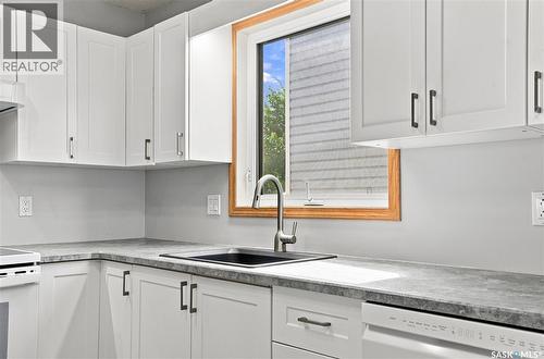 205 Imperial Street, Saskatoon, SK - Indoor Photo Showing Kitchen