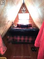 Main Cabin Upper Bedroom - 