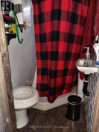 Main Cabin Washroom - 
