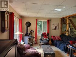 Main Cabin Living Room - 