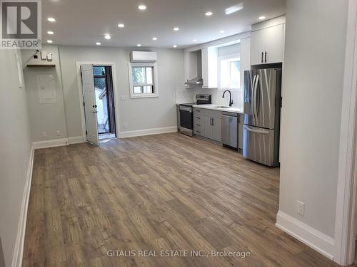 MAIN FLOOR - 195 OAKMOUNT ROAD N , Toronto, Ontario M6P 2N1 2