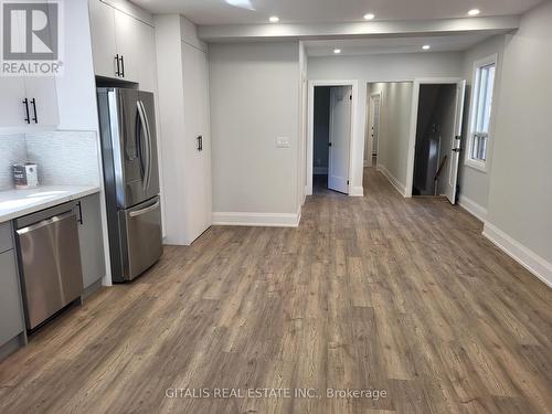 MAIN FLOOR - 195 OAKMOUNT ROAD N , Toronto, Ontario M6P 2N1 3