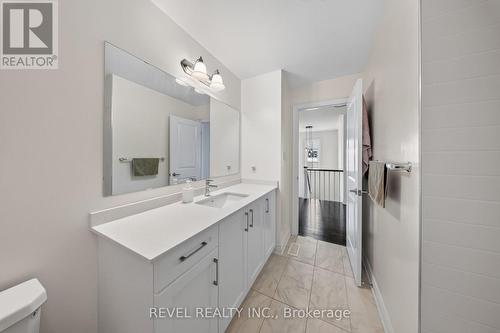 455 Ramsey Place, Milton, ON - Indoor Photo Showing Bathroom