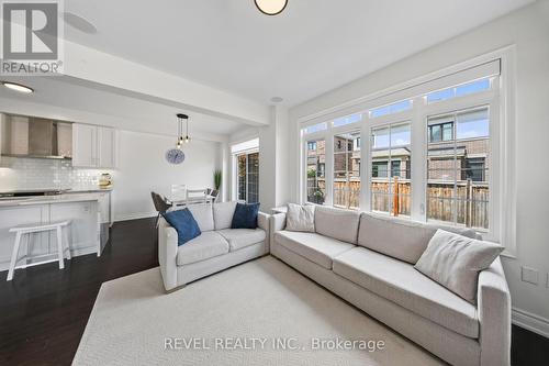 455 Ramsey Place, Milton, ON - Indoor Photo Showing Living Room